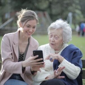 Einfaches Handy für Senioren | Pro Aging Welt