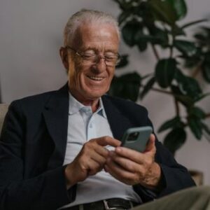 Einfaches Handy für Senioren | Pro Aging Welt